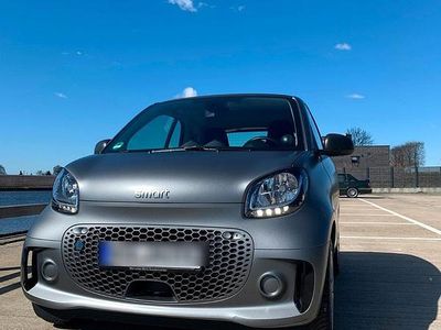 Grau Gebraucht 2023 Smart ForTwo Coupé Coupé | 11.500 € (Fairer Preis)