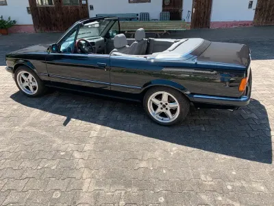 Gebraucht BMW 325 Cabriolet Sport Line 170 PS (125 kW) 1987 Schwarz Cabrio