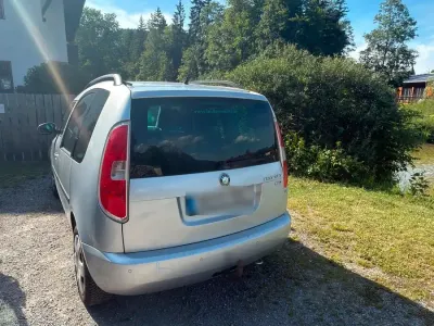 Gebraucht Skoda Roomster 104 PS (76 kW) 2010 Silber Van / Kleinbus