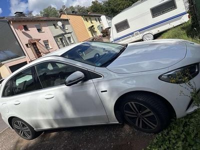 Mercedes B250e