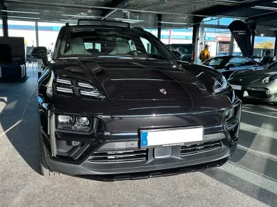 Gebraucht Porsche Macan Turbo 469 kW (639 PS) 2024 Schwarz SUV
