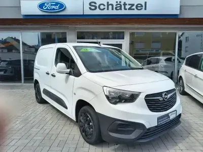 Gebraucht Opel Combo 99 PS (72 kW) 2019 Weiß Van / Kleinbus
