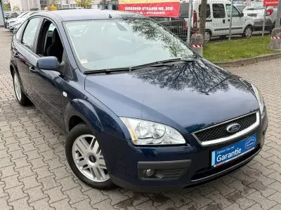 Gebraucht Ford Focus Ghia 116 PS (85 kW) 2005 Atlantik ink blue Limousine