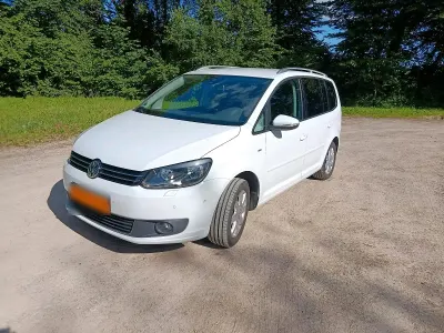 Gebraucht VW Touran Cup 105 PS (77 kW) 2015 Weiß Van / Kleinbus