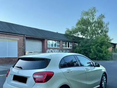 Gebraucht Mercedes A180 Night 122 PS (89 kW) 2013 Weiß Kleinwagen