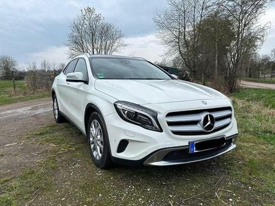 Gebraucht Mercedes GLA220 StreetStyle 177 PS (130 kW) 2015 Weiß SUV