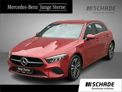 Gebraucht Mercedes A200 Progressive 163 PS (119 kW) 2023 Rot Limousine