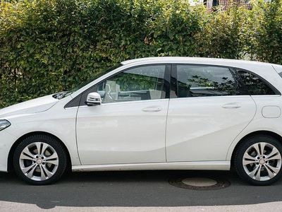 Usata Mercedes B200 136 CV (100 kW) 2015 Bianco Monovolume