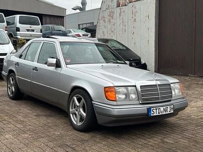 Gebraucht Mercedes 200 75 PS (55 kW) 1992 Silber Limousine