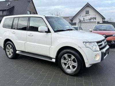 Sophiaweiß Gebraucht 2011 Mitsubishi Pajero SUV | 8.900 € (Fairer Preis)