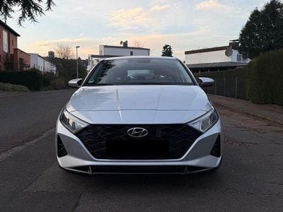 Grau Gebraucht 2021 Hyundai i20 Intro Edition Kleinwagen | 13.900 € (Etwas zu teuer)