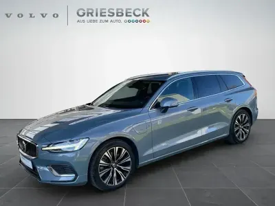 Używany Volvo V60 Plus 455 KM (334 kW) 2023 Szary Kombi