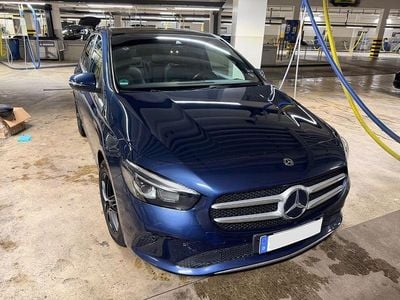 Gebraucht Mercedes B200 150 PS (110 kW) 2019 Blau Van / Kleinbus