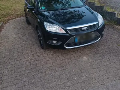 Gebraucht Ford Focus 125 PS (91 kW) 2010 Schwarz Limousine