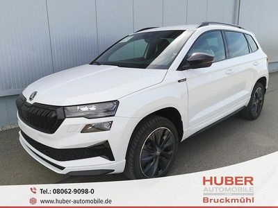 Moonwhite metallic Neu 2025 Skoda Karoq SportLine SUV | 39.790 € (Fairer Preis)