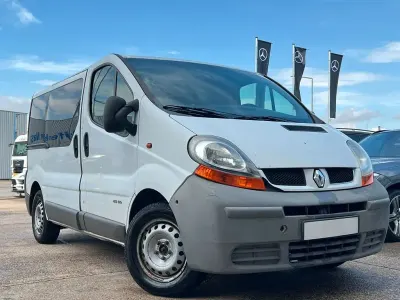 Gebraucht Renault Trafic 82 PS (60 kW) 2003 Weiss casablanca Van / Kleinbus