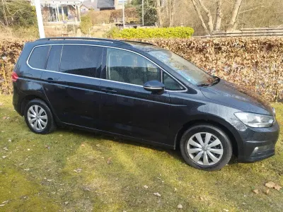 Gebraucht VW Touran Comfortline 110 PS (80 kW) 2018 Schwarz Van / Kleinbus