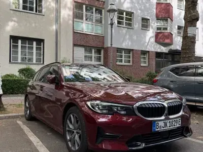 Gebraucht BMW 330e Sport Line 292 PS (214 kW) 2022 Rot Kombi