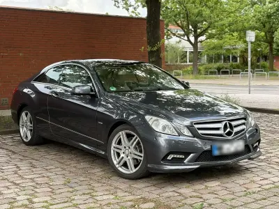 Gebraucht Mercedes E350 AMG 265 PS (194 kW) 2011 Silber Coupé