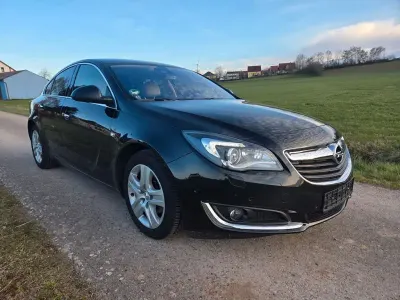 Używany Opel Insignia 140 KM (102 kW) 2015 Czarny Sedan/Limuzyna