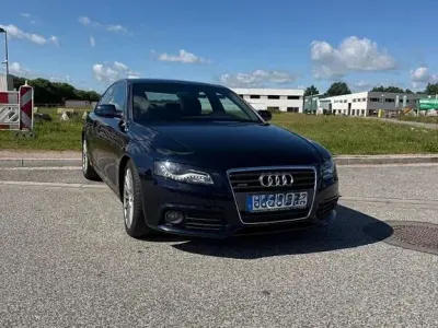 Gebraucht Audi A4 Ambiente 160 PS (117 kW) 2011 Blau Limousine