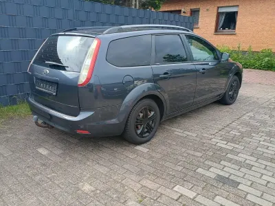 Gebraucht Ford Focus 101 PS (74 kW) 2010 Grau Kombi