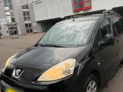 Gebraucht Peugeot Partner Tepee Family 120 PS (88 kW) 2011 Schwarz Van / Kleinbus