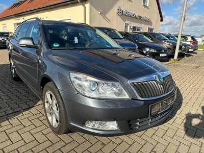 Gebraucht Skoda Octavia Family 105 PS (77 kW) 2011 Grau Kombi
