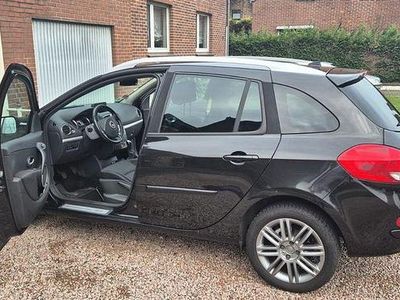 Schwarz Gebraucht 2010 Renault Clio II Dynamique Limousine | 2.950 € (Fairer Preis)