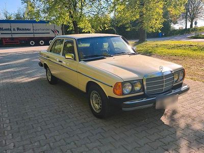 Usata Mercedes E300 125 CV (91 kW) 1984 Giallo Berlina
