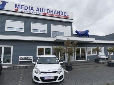Gebraucht Kia Rio Spirit 109 PS (80 kW) 2013 Weiß Limousine