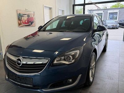Usado Opel Insignia Sport 170 HP (125 kW) 2016 Azul Carrinha