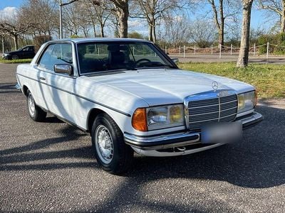 Gebraucht Mercedes 230 136 PS (100 kW) 1982 Weiß Coupé