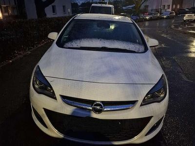 Gebraucht Opel Astra 165 PS (121 kW) 2013 Weiß Limousine