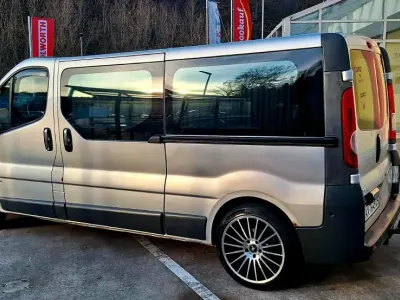 Gebraucht Opel Vivaro 146 PS (107 kW) 2007 Silber Van / Kleinbus