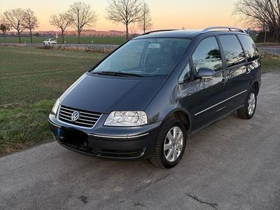 Grau Gebraucht 2008 VW Sharan Van / Kleinbus | 3.400 € (Fairer Preis)