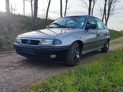 Usata Opel Astra 150 CV (110 kW) 1997 Utilitaria