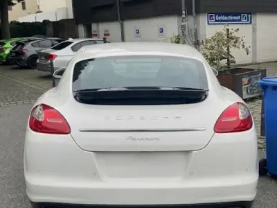 Gebraucht Porsche Panamera Diesel 250 PS (183 kW) 2012 Weiß Kleinwagen