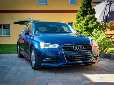 Gebraucht Audi A3 Attraction 110 PS (80 kW) 2014 Blau Limousine