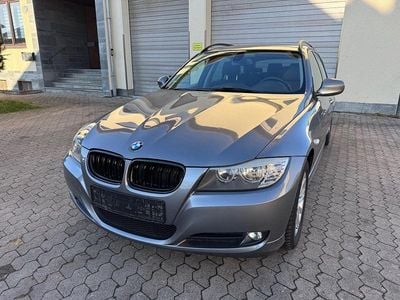 Grau Gebraucht 2009 BMW 318 Comfort Edition Kombi | 8.500 €