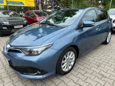 Gebraucht Toyota Auris Design 111 PS (81 kW) 2015 Blau Limousine