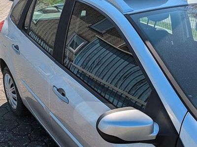 Grau Gebraucht 2009 Renault Clio GrandTour Luxe Kombi | 3.350 € (Fairer Preis)