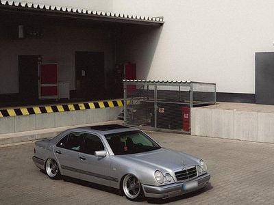 Gebraucht Mercedes E280 193 PS (141 kW) 1996 Silber Limousine