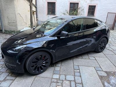 Schwarz Gebraucht 2024 Tesla Model Y Performance SUV | 42.000 € (Fairer Preis)
