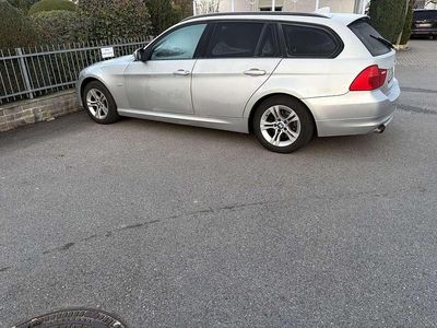 Gebraucht BMW 318 143 PS (105 kW) 2010 Grau Kombi