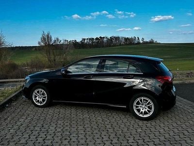 Gebraucht Mercedes A180 109 PS (80 kW) 2016 Schwarz Kleinwagen
