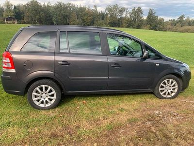 Grau Gebraucht 2013 Opel Zafira Van / Kleinbus | 5.550 €