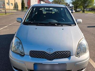 Usata Toyota Yaris 83 CV (61 kW) 2004 Grigio Utilitaria