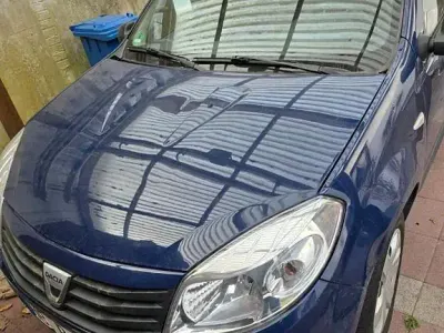 Używany Dacia Sandero 75 KM (55 kW) 2009 Niebieski Sedan/Limuzyna