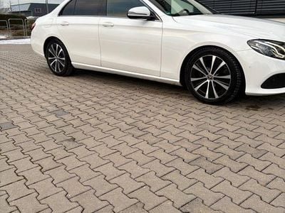 Weiß Gebraucht 2019 Mercedes E220 Limousine | 19.500 € (Guter Preis)